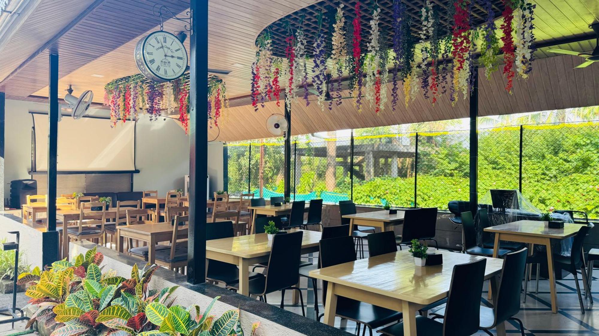 אליבג Coastal Bay Inn מראה חיצוני תמונה
